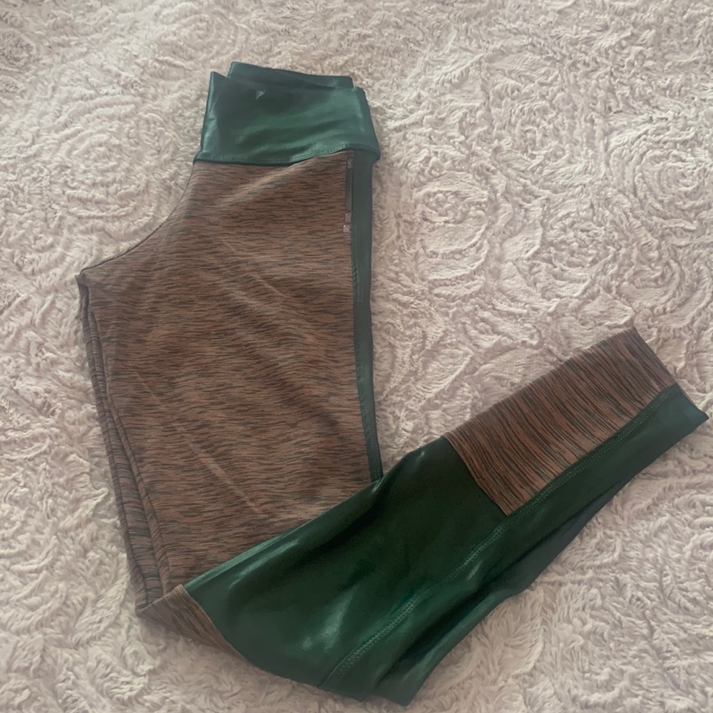 BRO FITWEAR LEGGINGS SMALL.